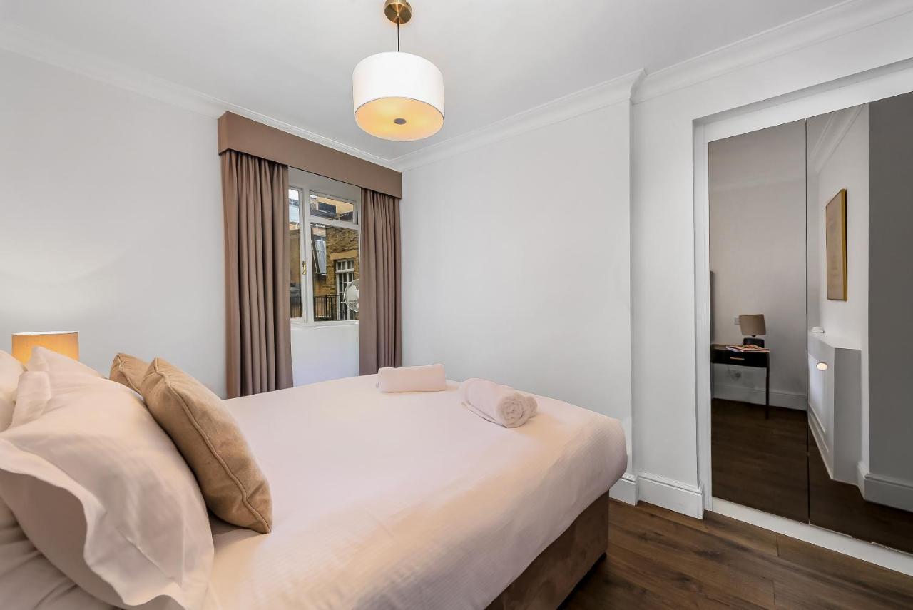 Apartmán 10 Curzon Street By Mansley Londýn Exteriér fotografie