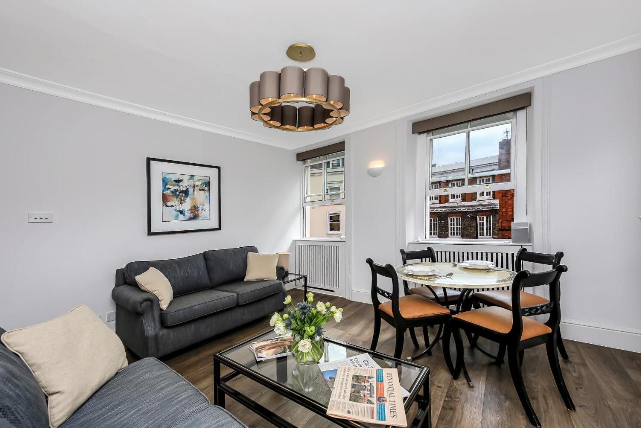 Apartmán 10 Curzon Street By Mansley Londýn Exteriér fotografie