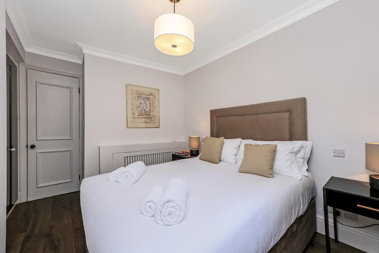 Apartmán 10 Curzon Street By Mansley Londýn Exteriér fotografie