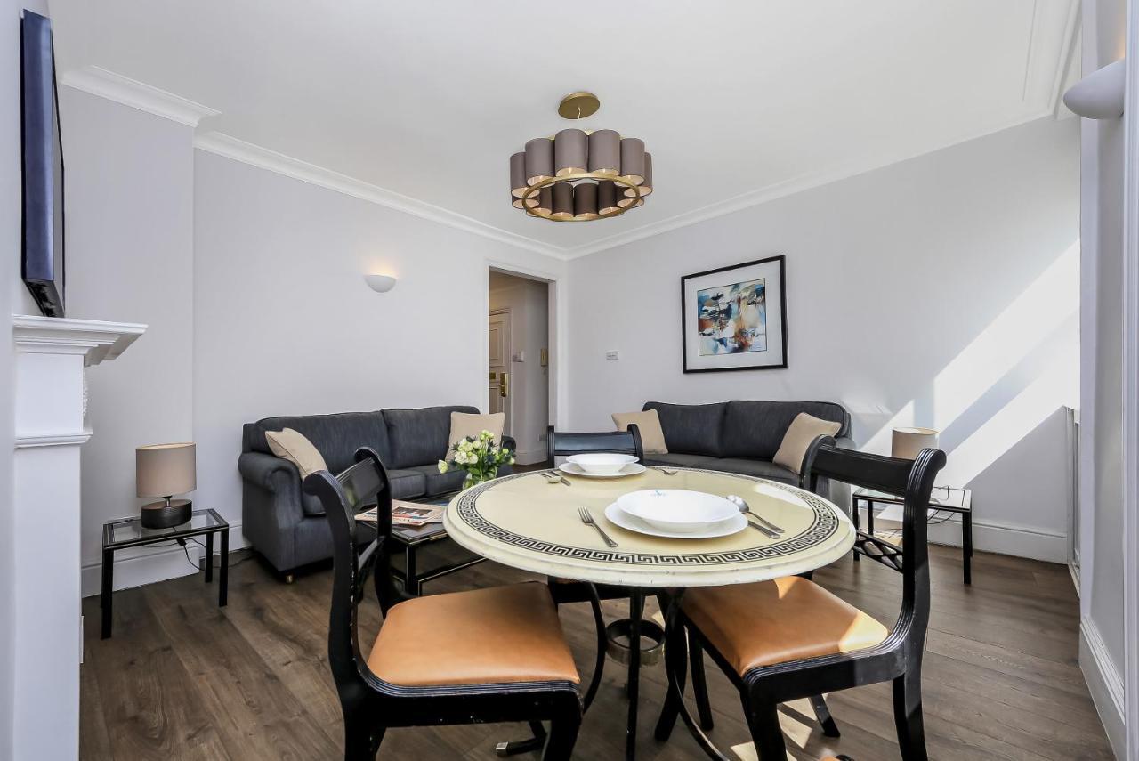 Apartmán 10 Curzon Street By Mansley Londýn Exteriér fotografie