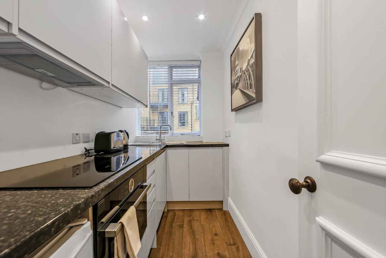 Apartmán 10 Curzon Street By Mansley Londýn Exteriér fotografie