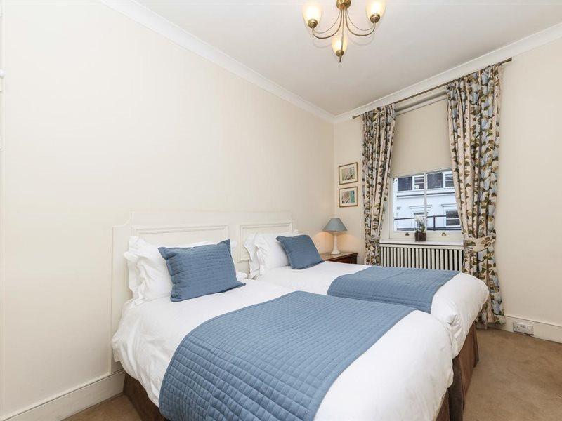 Apartmán 10 Curzon Street By Mansley Londýn Exteriér fotografie