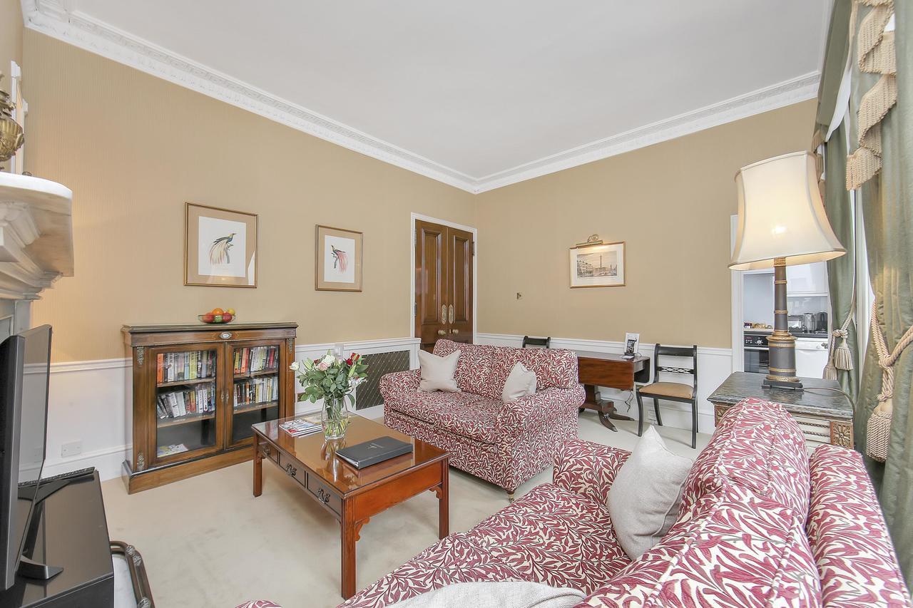 Apartmán 10 Curzon Street By Mansley Londýn Exteriér fotografie