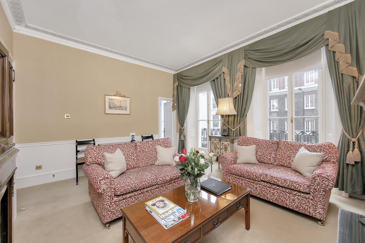 Apartmán 10 Curzon Street By Mansley Londýn Exteriér fotografie